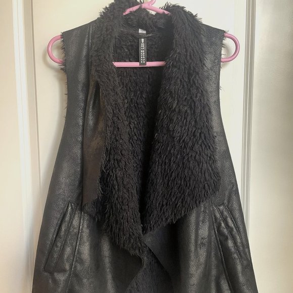 Design Lab By L&T Black Faux Shearling Vest - Picture 1 of 3